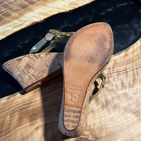 Mystique Mother of Pearl & Gold Cork Wedges.  Sz 8 - Picture 4 of 4